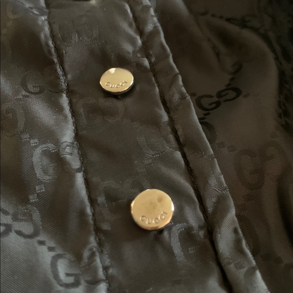 Vintage Gucci Black Bomber Jacket with Hoodie and 2009 Logo Pattern - Picture 15 of 16